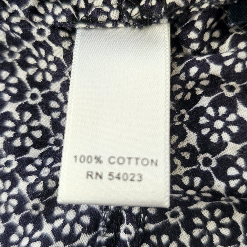 Women's Sleeveless Button-Up Top - Black and White - Picture 9 of 9